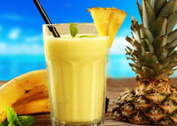 smoothie de frutas tropicais