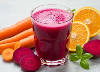 Por Que o Suco de Beterraba com Cenoura e Laranja Está Dominando as Tendências de Bem-Estar em 2025? 2 Suco de Beterraba Com Cenoura E Laranja.